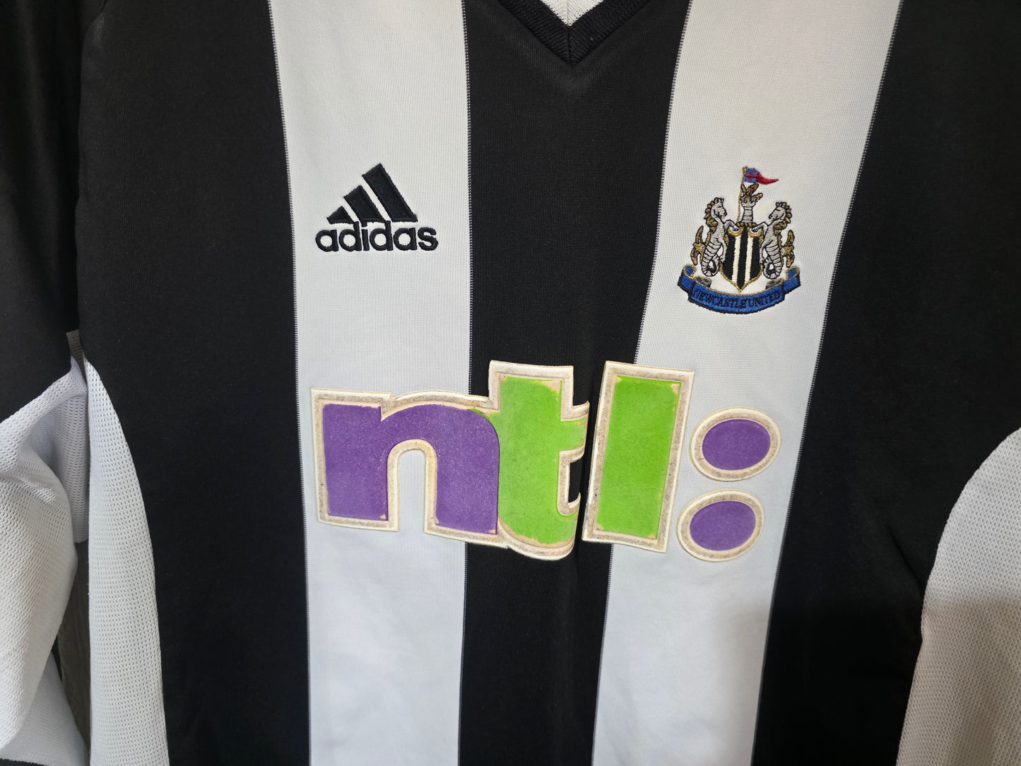 Newcastle United 2001/03 Adidas L/S home shirt #32 ROBERT - Medium