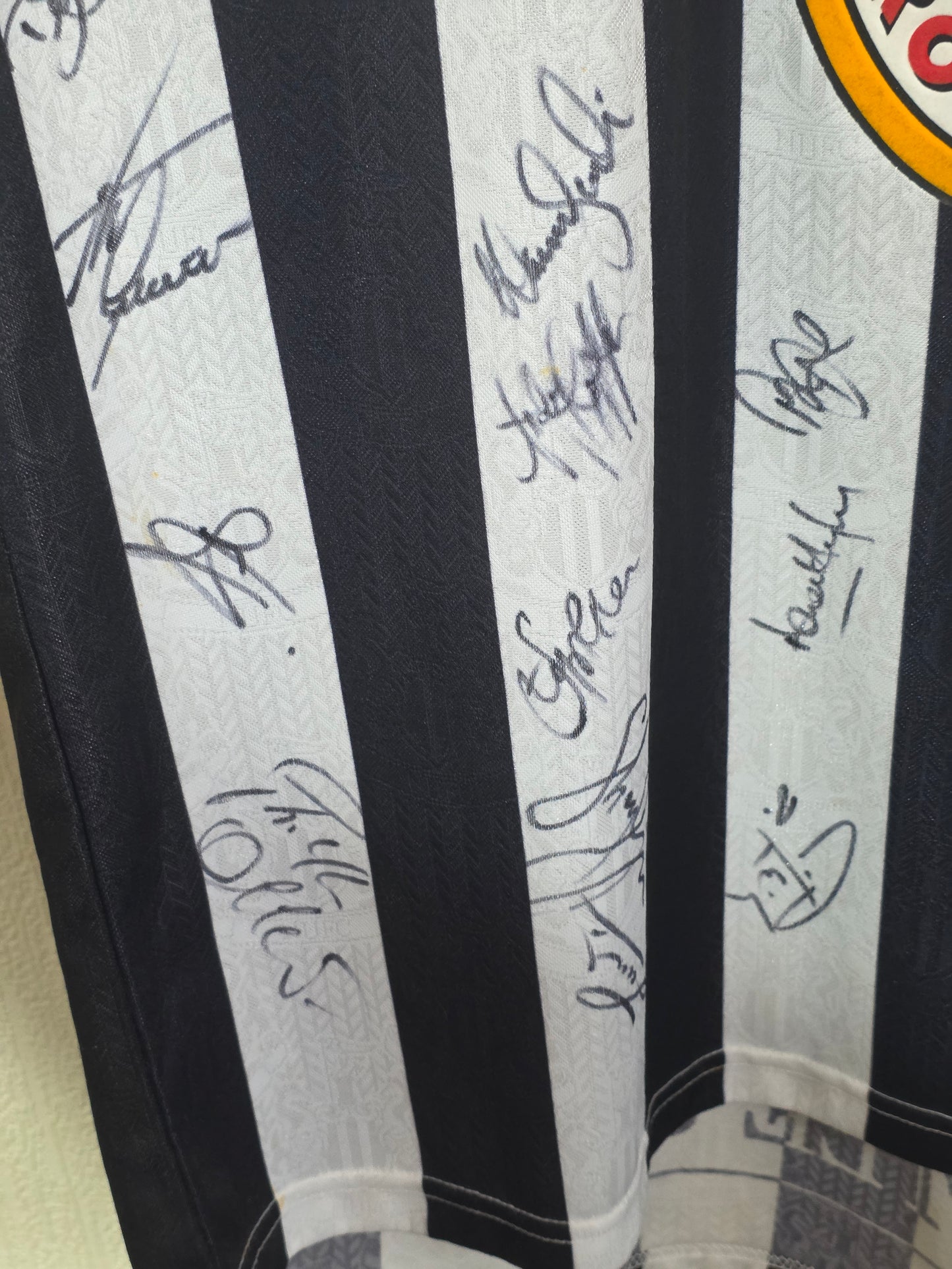 Newcastle United 1997/99 Squad signed Adidas home shirt
