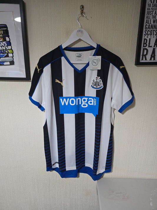 Newcastle UNited 2015/16 Home shirt, BNWT - Large