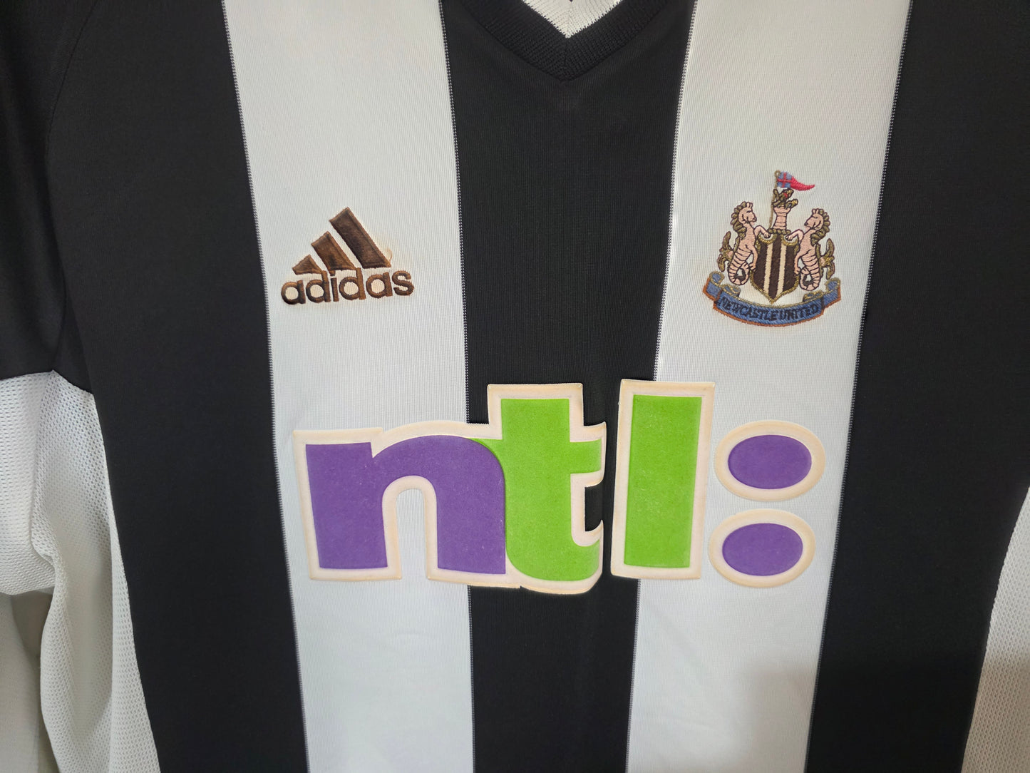 Newcastle United 2001/03 Adidas L/S home shirt #23 AMEOBI - Medium