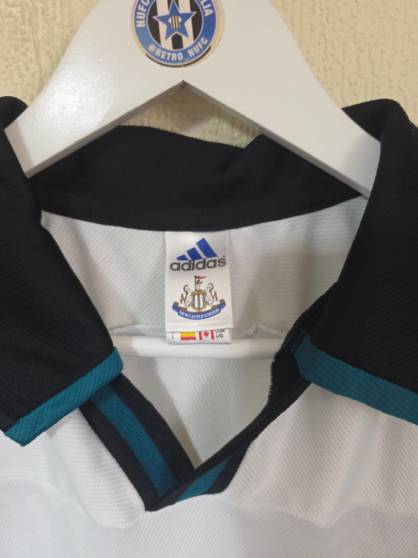 Newcastle United 1999/00 Squad signed Adidas away shirt