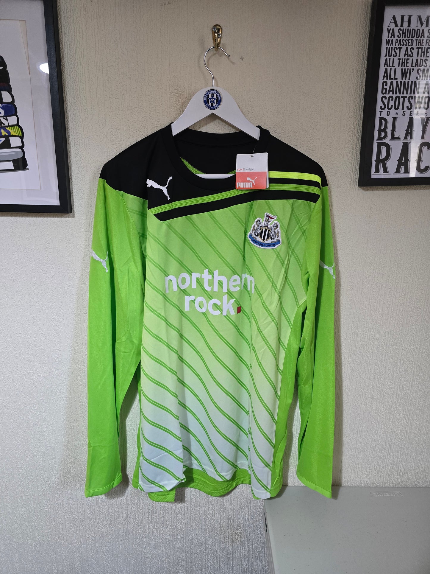 Newcastle United 2011/12 Keeper shirt, BNWT -XL