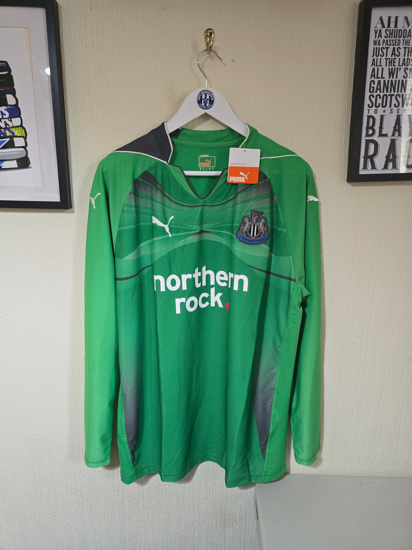 Newcastle United 2010/11 Keeper shirt, BNWT - Large