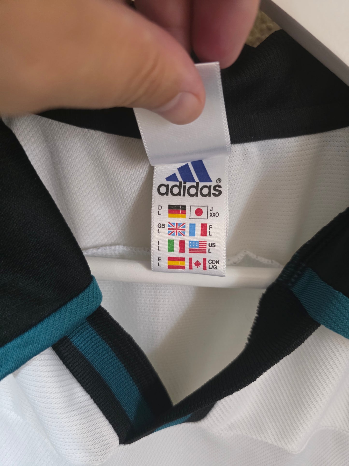 Newcastle United 1999/00 Squad signed Adidas away shirt