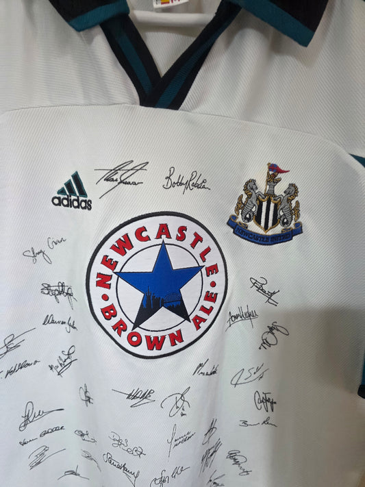 Newcastle United 1999/00 Squad signed Adidas away shirt