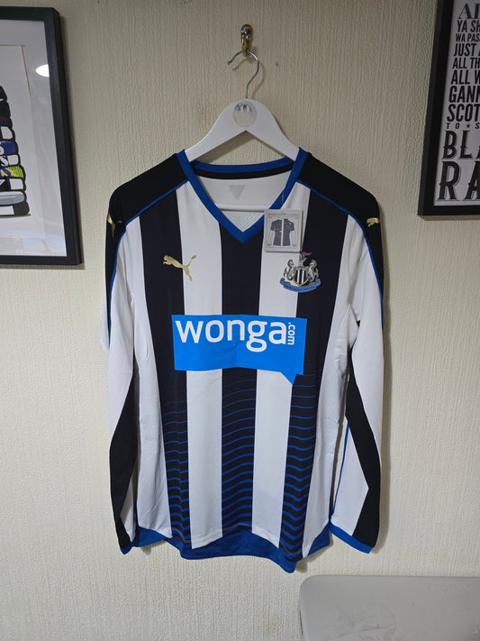 Newcastle UNited 2015/16 Home shirt, Long sleeved BNWT - Large