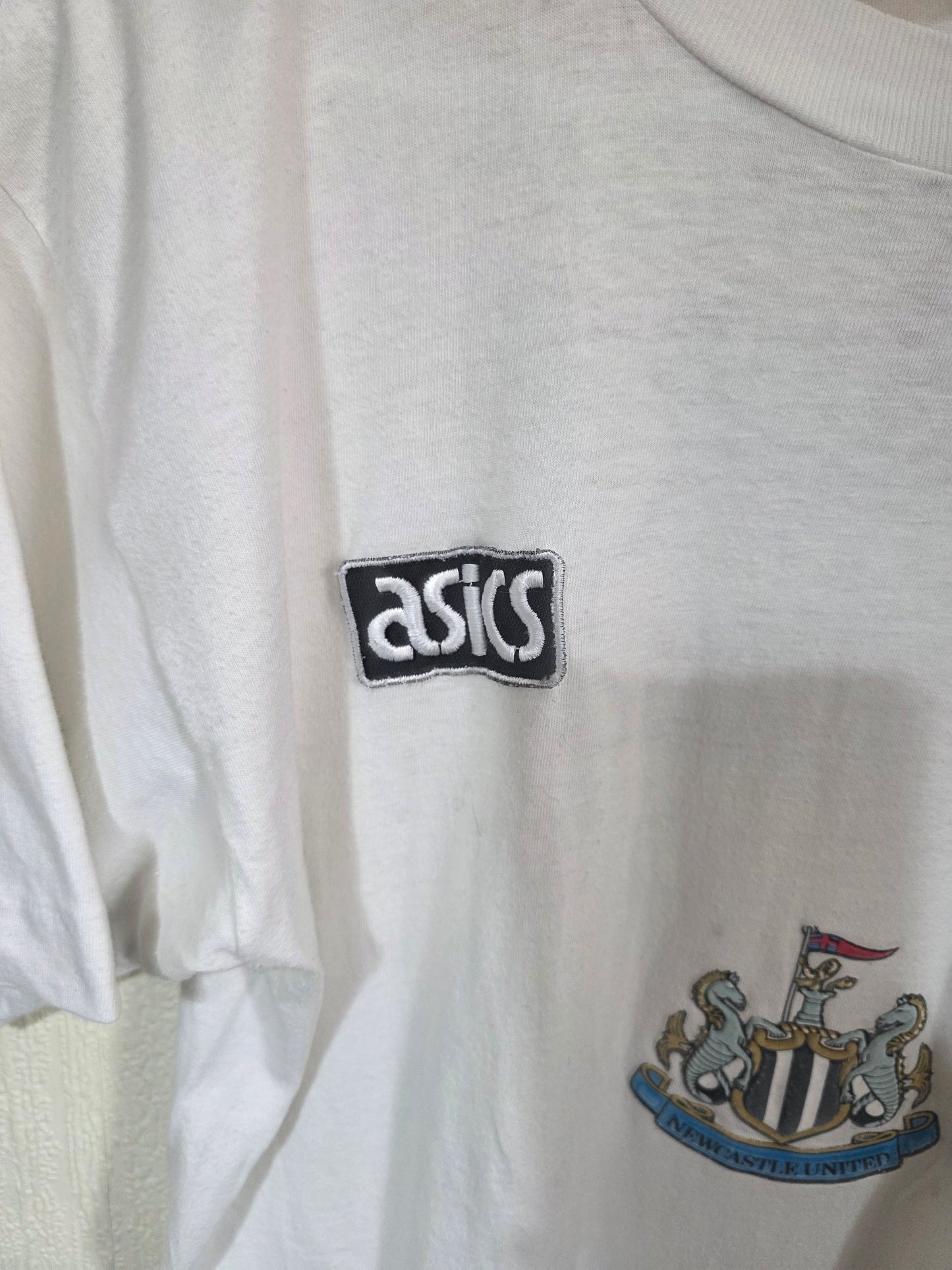 Newcastle United 1993/95 Asics training shirt - Small