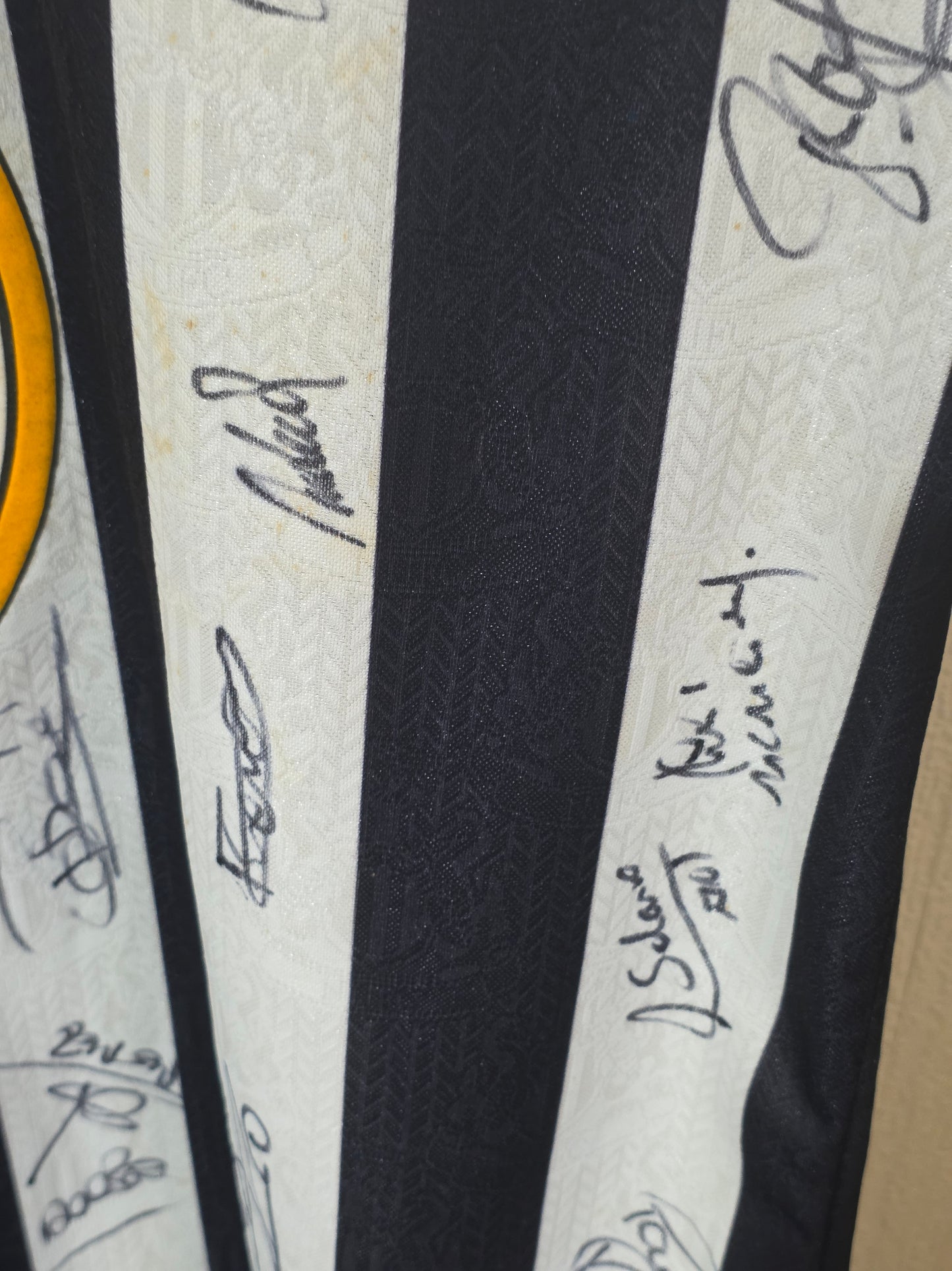 Newcastle United 1997/99 Squad signed Adidas home shirt