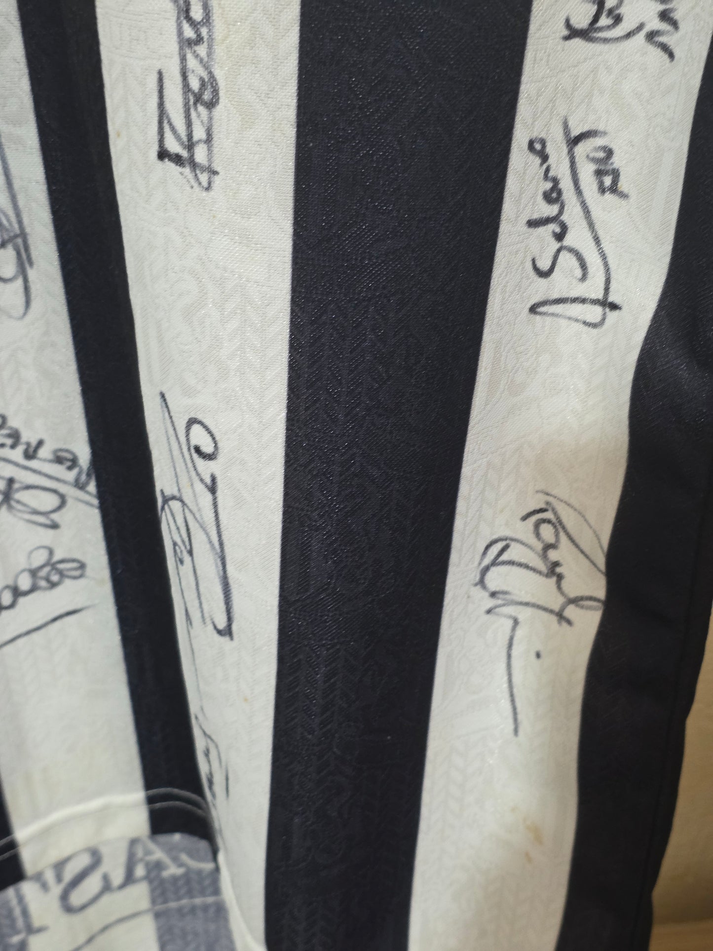 Newcastle United 1997/99 Squad signed Adidas home shirt