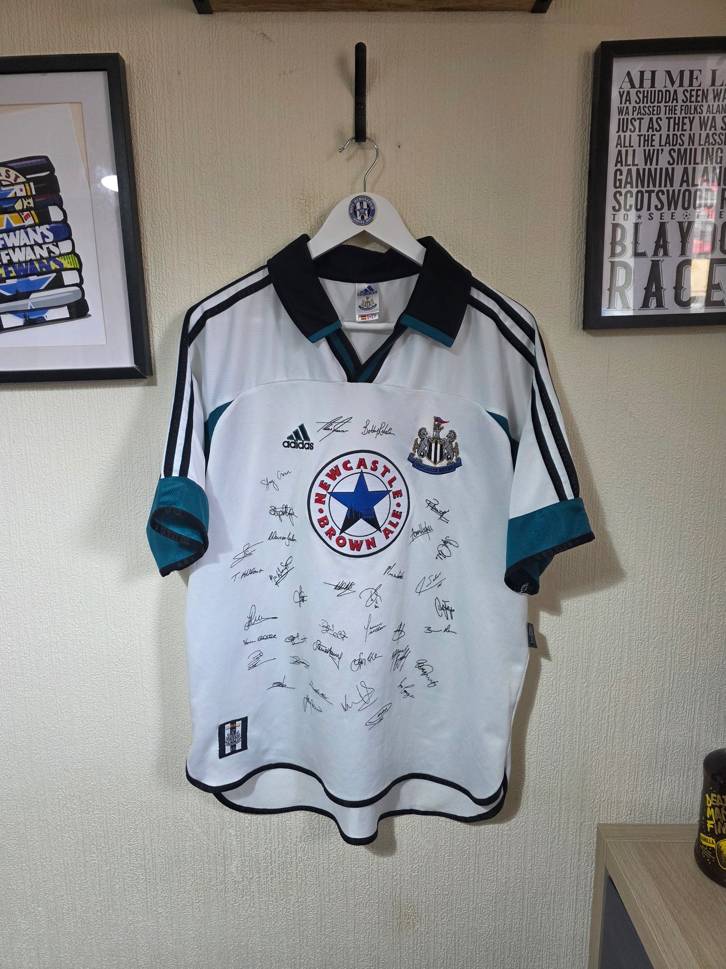 Newcastle United 1999/00 Squad signed Adidas away shirt