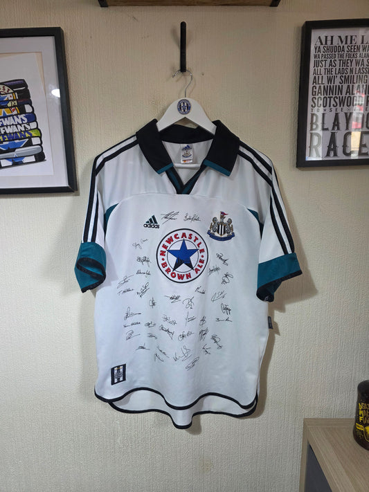 Newcastle United 1999/00 Squad signed Adidas away shirt