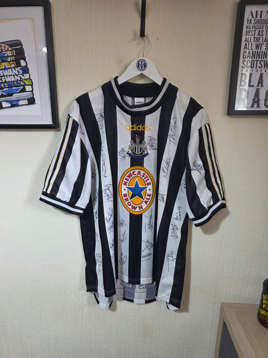 Newcastle United 1997/99 Squad signed Adidas home shirt